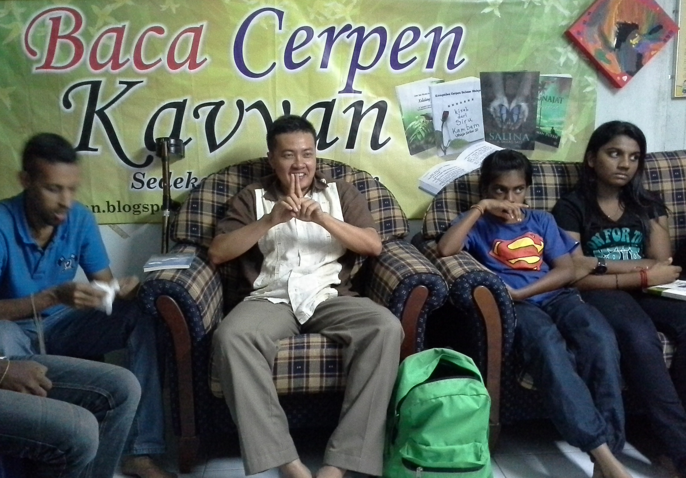 Peserta berkongsi kisah puasa dalam pelbagai agama semasa acara Puasa Demi Perpaduan pada 19 Julai 2014. — Gambar oleh Uthaya Sankar