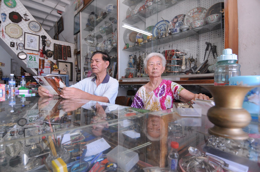 Owners of Pentique Gallery Soo Yeow Hoay and Lee Beng Guat (right) still could not find a place to relocate.