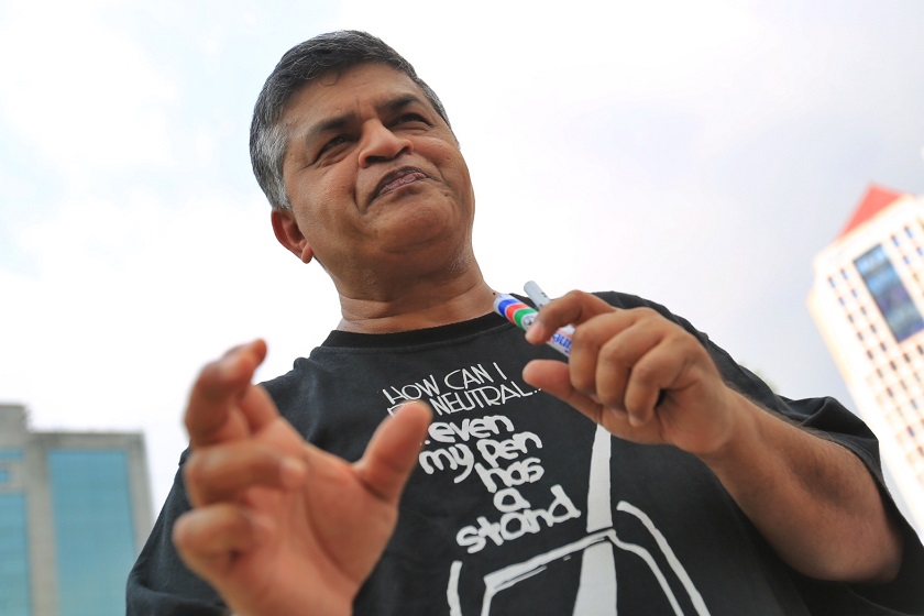 Cartoonist Zunaru00e2u20acu2122s was put in an awkward position at his launch today when his latest book u00e2u20acu02dcROS in Kangkong landu00e2u20acu2122 failed to turn up. u00e2u20acu2022 Picture by Saw Siow Feng