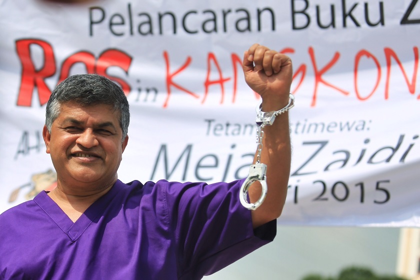 Cartoonist Zunaru00e2u20acu2122s was put in an awkward position at his launch today when his latest book u00e2u20acu02dcROS in Kangkong landu00e2u20acu2122 failed to turn up. u00e2u20acu2022 Picture by Saw Siow Feng