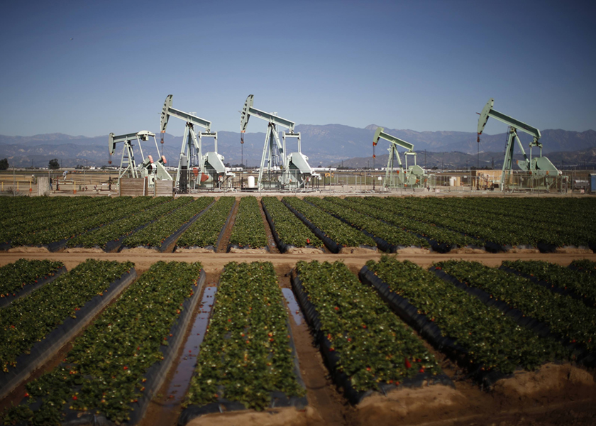 Crude oil futures fell as expectations that this week's reports will show US crude inventories rose again, February 25, 2015. u00e2u20acu201d Reuters pic