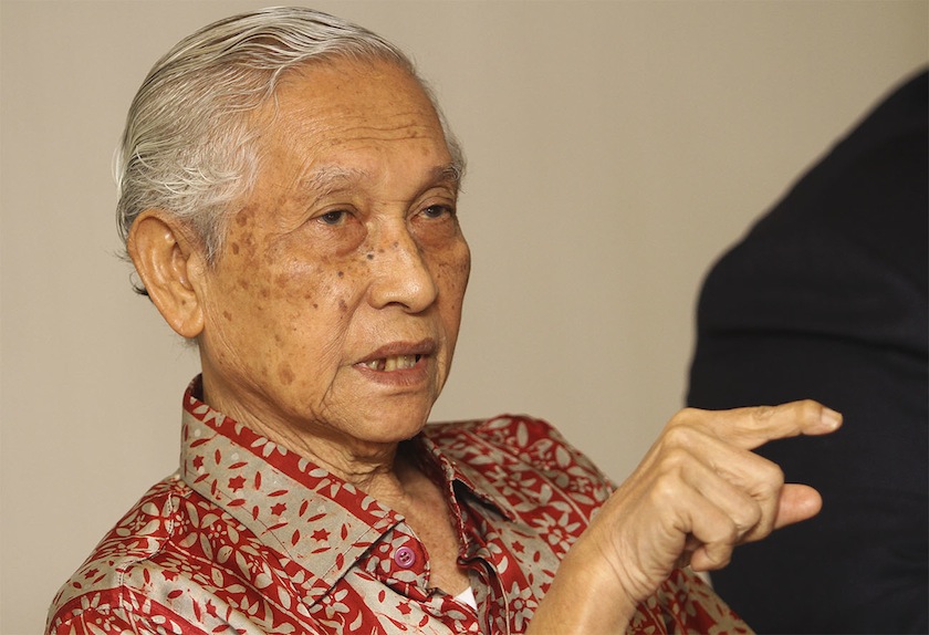 Tan Sri Abdul Aziz Abdul Rahman speaking at a  press conference at Zon Hotel, Kuala Lumpur, February 21, 2015. u00e2u20acu201d Picture by Yusof Mat Isa 