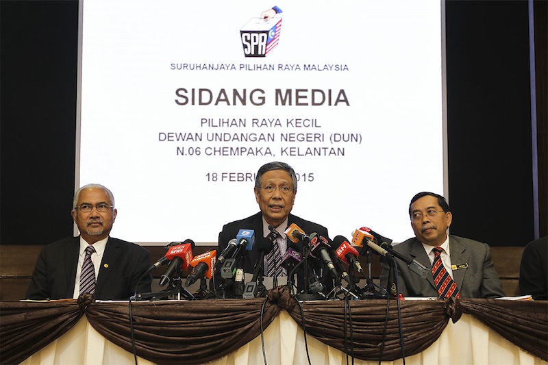 Election Commission chairman Tan Sri Abdul Aziz Yusof talking during a press conference on the N.06 Cempaka By-election in Putrajaya, February 18, 2015. u00e2u20acu201d Picture by Yusof Mat Isa 