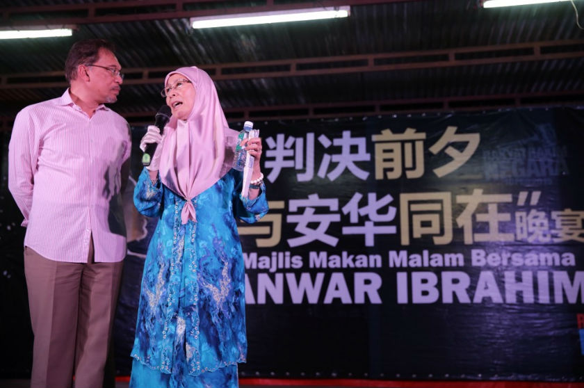 PKR president Datuk Seri Wan Azizah Wan Ismail speaks at the u00e2u20acu02dcDinner with Anwar Ibrahim/Ceramah Perdanau00e2u20acu2122 event, Padang Timur, Petaling Jaya, February 9, 2015. u00e2u20acu201d Picture by Choo Choy May 