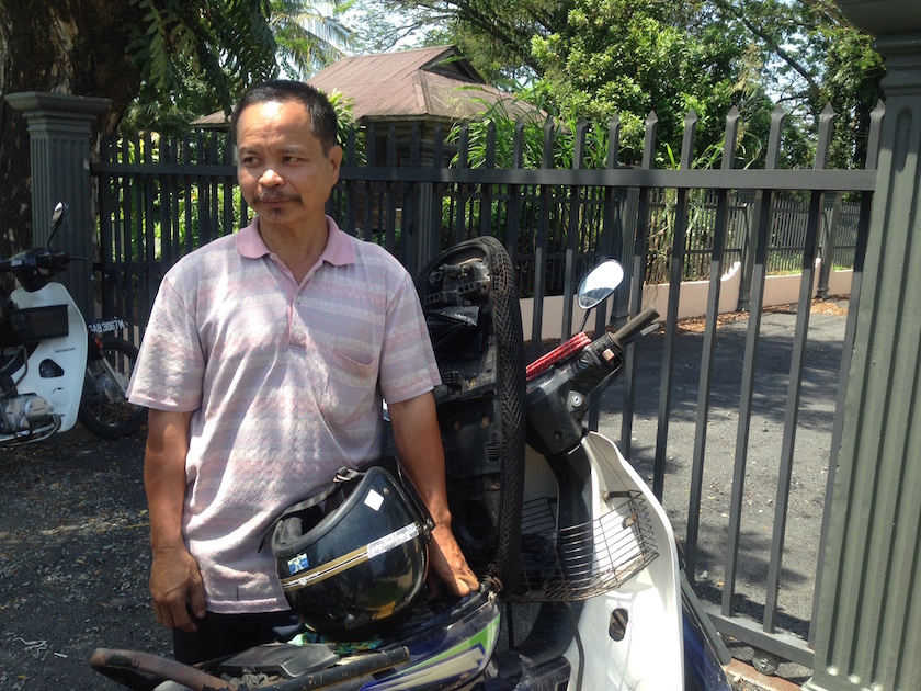 Jilius Yapoo and his family are distraught at the thought of their 16-year-old daughter converting into Islam without their knowledge during her board at SMK Kinarut, Sabah. u00e2u20acu201d Picture by Julia Chan
