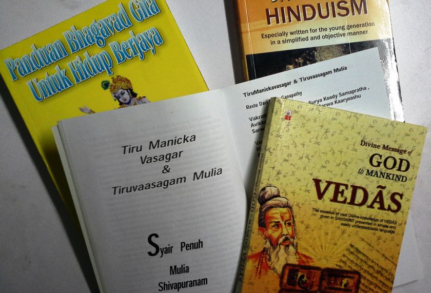 Bahasa Tamil sering dianggap sumber tunggal mengenali agama Hindu. — Gambar oleh Uthaya Sankar
