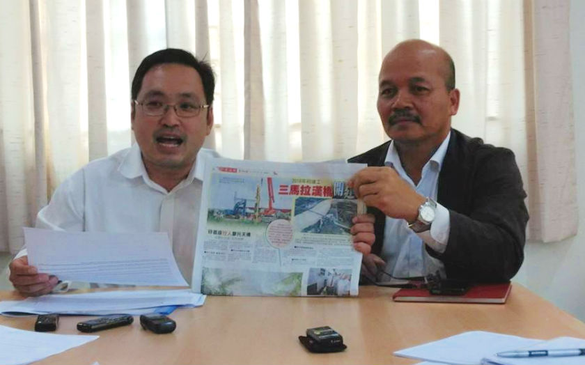 Bandar Kuching MP Chong Chieng Jen (left) and his political secretary Sanjan Gaik, holding a news conference in Kuching, Sarawak, February 9, 2015. u00e2u20acu201d Picture by Sulok Tawie