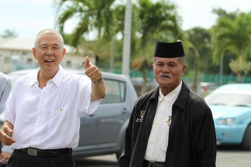 Sarawak SUPP partyu00e2u20acu2122s secretary-general Datuk Sebastian Ting (left). u00e2u20acu201d Facebook pic