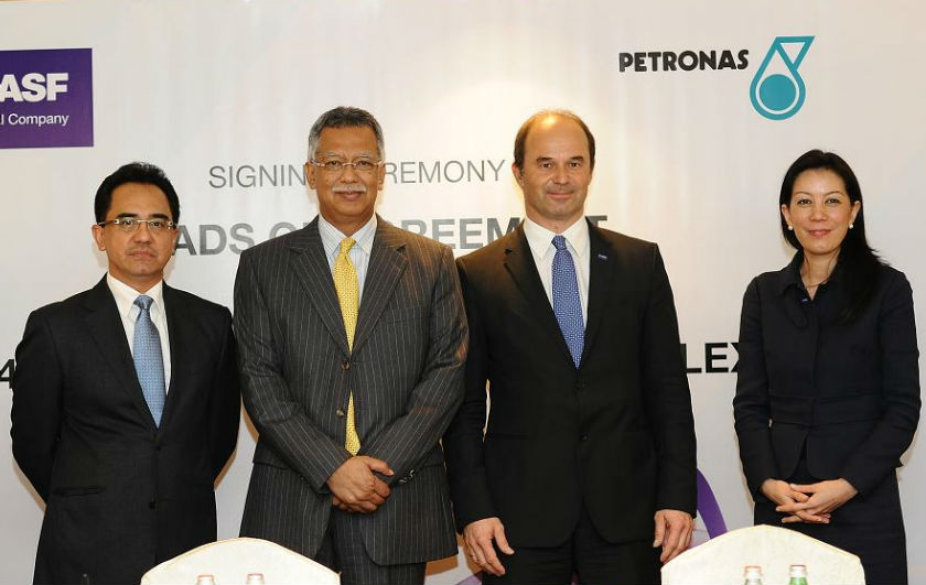 File picture shows Datuk Wan Zulkiflee Wan Ariffin (extreme left) whose appointment as Petronas President and CEO effective April 1, 2015, was announced by the Prime Minister. u00e2u20acu201d Bernama pic