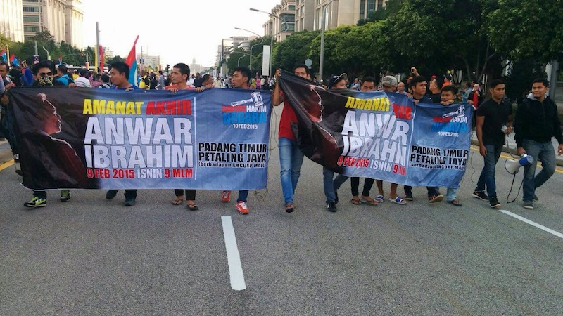 Protesters gathering outside the Palace of Justice in Putrajaya, February 10, 2015.  u00e2u20acu201d Picture by Mayuri Mei Lin