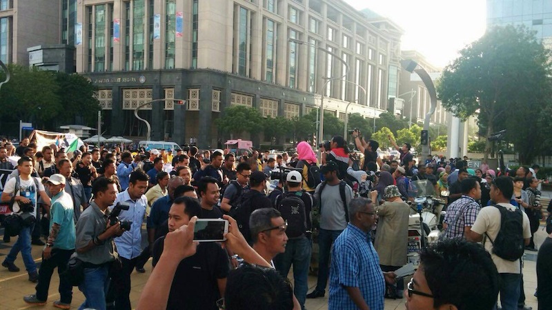 Protesters gathering outside the Palace of Justice in Putrajaya, February 10, 2015.  u00e2u20acu201d Picture by Mayuri Mei Lin