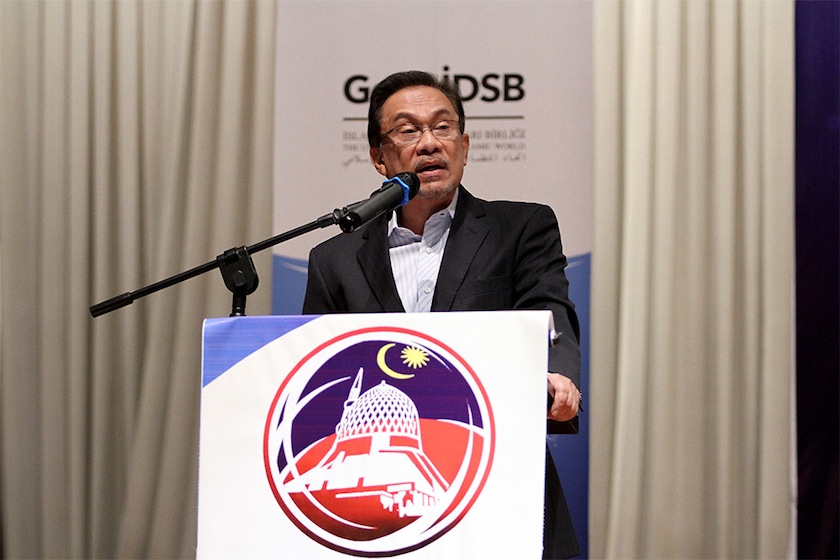 Datuk Seri Anwar Ibrahim delivering his speech during International Conference 'Islam Rahmatan lil 'alamin' at the Flamingo hotel in Ampang, February 1, 2015. u00e2u20acu201d Picture by Yusof Mat Isa 