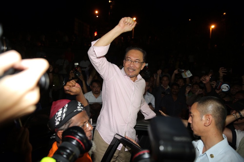 Anwar raising his hand to supporters before leaving a rally February 9, 2015. u00e2u20acu201du00c2u00a0Picture by Choo Choy May