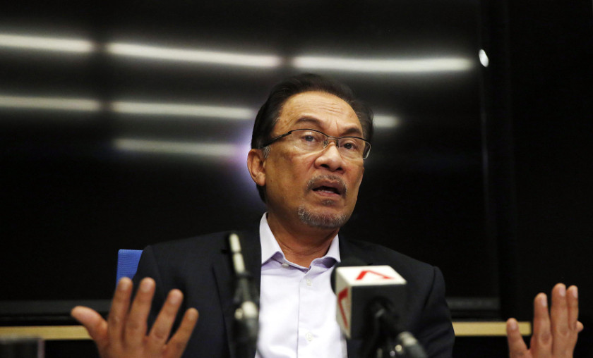 Malaysia's opposition leader Datuk Seri Anwar Ibrahim speaks to the media ahead of the verdict in his final appeal against a conviction for sodomy in Kuala Lumpur February 4, 2015. u00e2u20acu201d Reuters pic