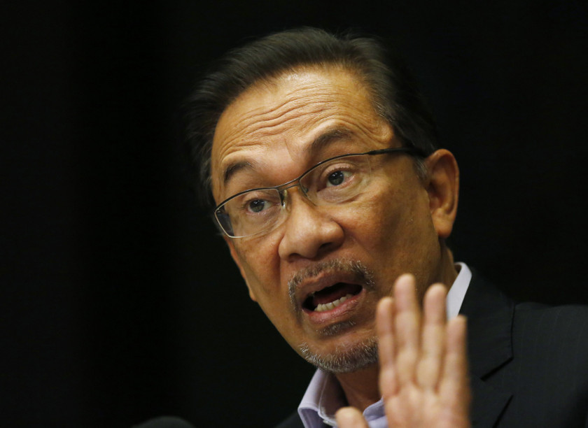 Malaysia's opposition leader Datuk Seri Anwar Ibrahim speaks to the media ahead of the verdict in his final appeal against a conviction for sodomy in Kuala Lumpur February 4, 2015. u00e2u20acu201d Reuters pic