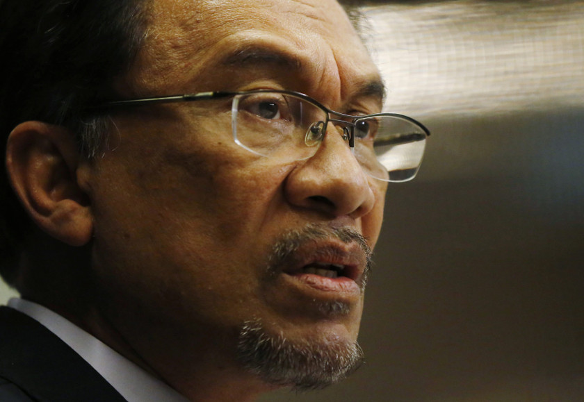 Malaysia's opposition leader Datuk Seri Anwar Ibrahim speaks to the media ahead of the verdict in his final appeal against a conviction for sodomy in Kuala Lumpur February 4, 2015. u00e2u20acu201d Reuters pic