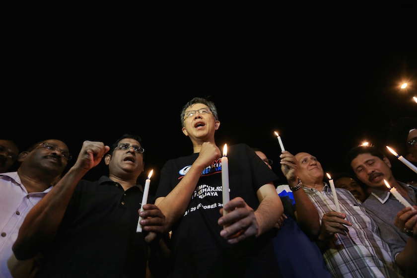 Datuk Seri Anwar Ibrahimu00e2u20acu2122s supporters hold a candlelight vigil outside the Sungai Buloh prison in Kuala Lumpur February 11, 2015. u00e2u20acu201d Picture by Saw Siow Feng