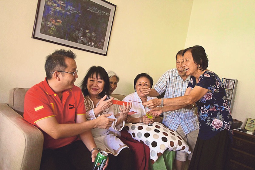 Chia (right) and her family in jovial mood following the cancellation of the Kidex project just before  Chinese New Year. u00e2u20acu201d MM pic by Azneal Ishak