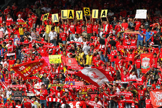 Malaysian football fans cheer for Malaysia and Liverpool ahead of their friendly match during Liverpoolu00e2u20acu2122s Asia tour in Kuala Lumpur. Reuters/Bazuki Muhammad