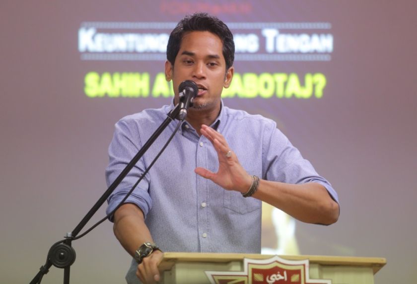 Umno Youth chief Khairy Jamaluddin speaks at the ,Keuntungan Orang Tengah: Sahih Atau Sabotaj, forum , February 6, 2014. u00e2u20acu201d Picture by Choo Choy May 
