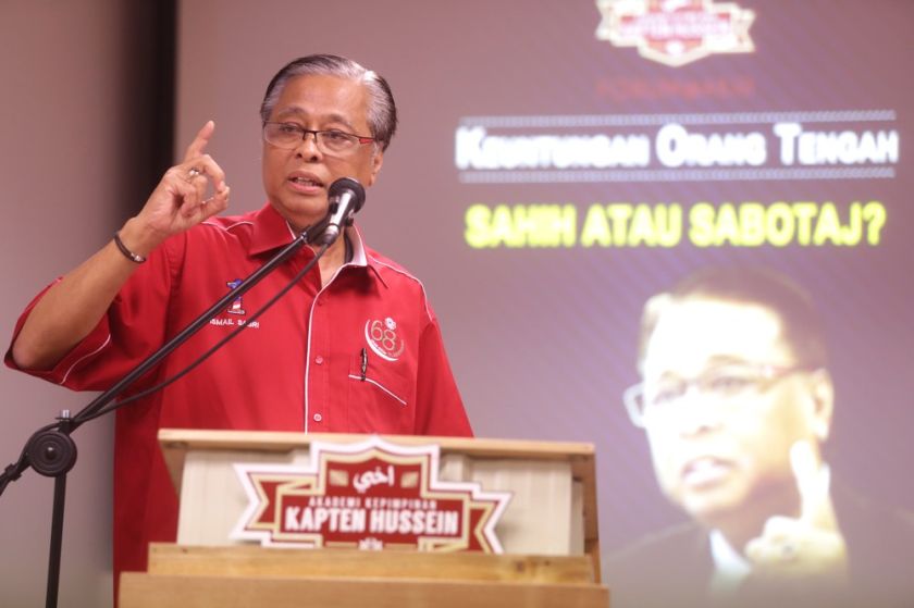 Agriculture and Agro-based Industries minister Datuk Seri Ismail Sabri Yaakob speaks at the ,Keuntungan Orang Tengah: Sahih Atau Sabotaj, forum , February 6, 2014. u00e2u20acu201d Picture by Choo Choy May