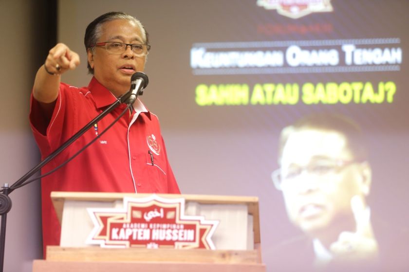 Agriculture and Agro-based Industries minister Datuk Seri Ismail Sabri Yaakob speaks at the ,Keuntungan Orang Tengah: Sahih Atau Sabotaj, forum , February 6, 2014. u00e2u20acu201d Picture by Choo Choy May