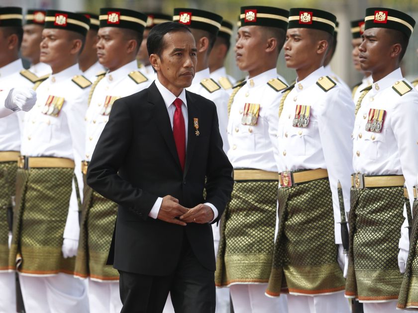 Indonesian President Joko Widodo attend a welcoming ceremony at the Bunga Raya complex of KLIA airport in Sepang February 5, 2015. u00e2u20acu2022 Reuters pic