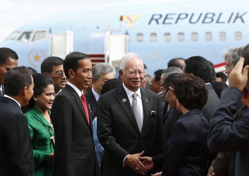 Indonesian President Joko Widodo (third left) and Malaysian Prime Minister Datuk Seri Najib Razak (centre) greet officials during a welcoming ceremony at the Bunga Raya complex of KLIA airport in Sepang February 5, 2015. u00e2u20acu2022 Reuters pic