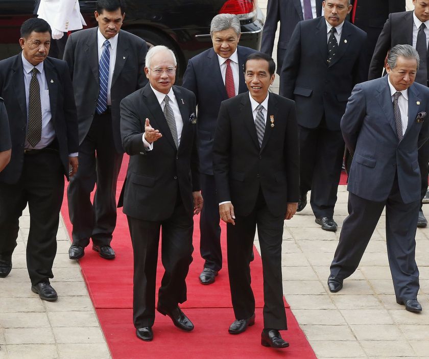 Malaysian Prime Minister Datuk Seri Najib Razak welcomes Indonesian President Joko Widodo (front right) to the Prime Minister's Office in Putrajaya February 6, 2015. u00e2u20acu2022 Reuters pic