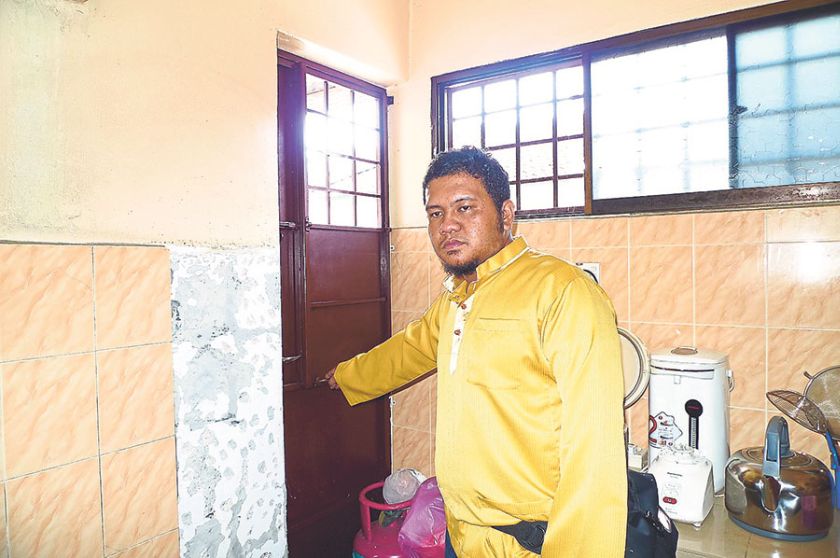 Zulfadhli points to the back door keyhole where he believes the suspects must have used a hook to pull out the key. u00e2u20acu201d Pictures by James Gough