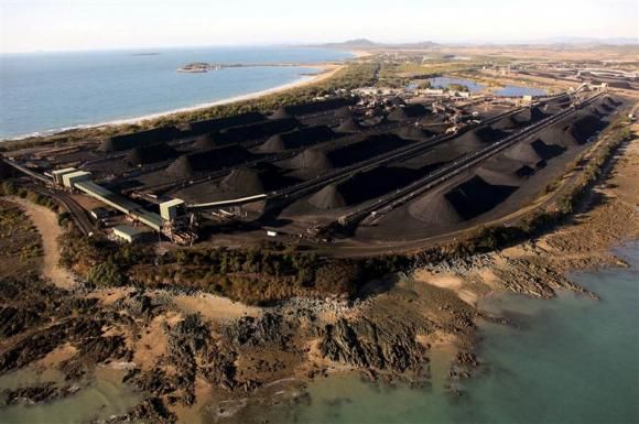 Mounds of coal can be seen along the coastline of Queensland at the port of Hay Point, 450km southeast of Townsville August 5, 2009. Reuters/Greenpeace/Patrick Hamilton/Handout 