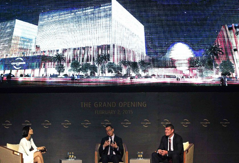Lawrence Ho (C), co-chairman and CEO of Melco Crown Entertainment Ltd, at news conference and grand opening City of Dreams in Manila February 2, 2015. At right is co-chairman James Packer REUTERS/Romeo Ranoco