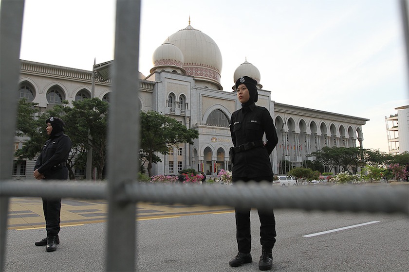Police officers guarding the entrance to the Palace of Justice, Putrajaya, February 10,2015. u00e2u20acu201du00c2u00a0Picture by Yusof Mat ISa 