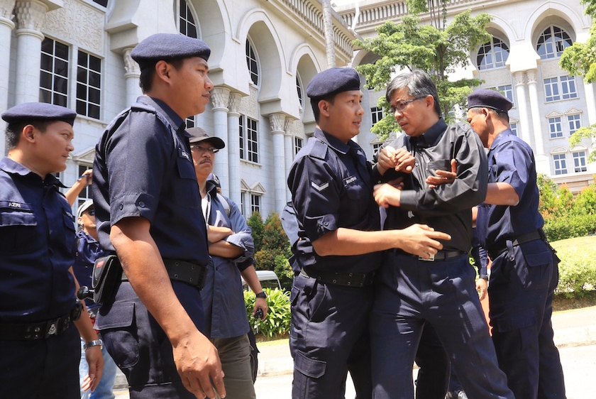 Batu MP Tian Chua scuffles with the police outside the Palace of Justice in Putrajaya February 10, 2015. u00e2u20acu201d Picture by Saw Siow Fengn
