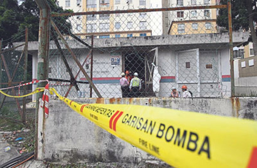 TNB workers were repairing the electrical components which resulted in the explosion. u00e2u20acu201d Picture by Safwan Sarimin