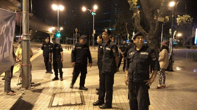 According to a statement by event organisers, at least six individuals were arrested during the clash with authorities last night. u00e2u20acu201d Picture from #KitaLawan facebook page