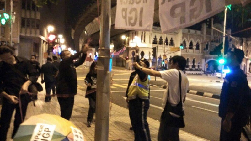 Following the late night altercation, the organisers said police and DBKL officers again arrived before dawn and removed a banner for its #PecatIGP campaign. — Picture from #KitaLawan facebook page