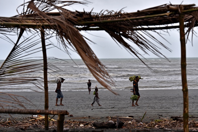 The Pacific Tsunami Warning Centre had initially cautioned that u00e2u20acu02dchazardousu00e2u20acu2122 tsunami waves could hit some coastal areas in Papua New Guinea.  u00e2u20acu201d AFP pic