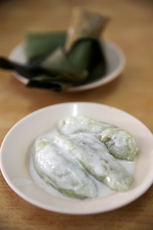 Make space for the badak berendam and lepat pisang (back) for desserts