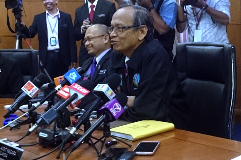 Auditor-General Tan Sri Ambrin Buang holds a press conference on 1MDB audit at the National Audit Department, March 10, 2015. u00e2u20acu201d Picture by Zurairi AR