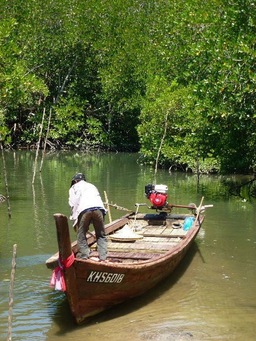 The sampan we took to the place where the cave is situated.