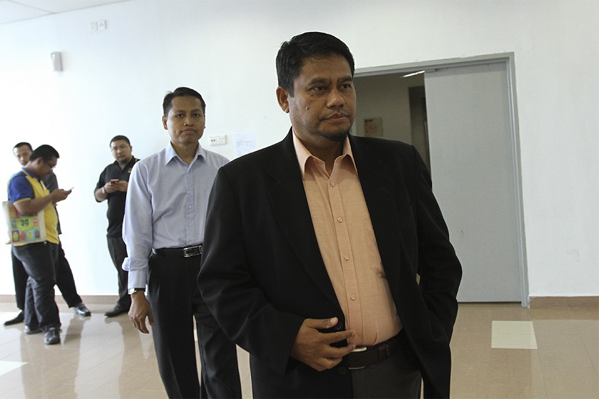Ikatan Muslimin Malaysia (Isma) president Abdullah Zaik Abd Rahman arrives at the Kajang Court complex to attend his sedition case, March 3, 2015.  u00e2u20acu201d Picture by Yusof Mat Isa  