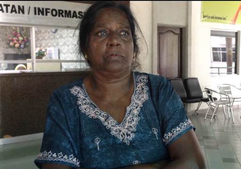 C. Sugumar's mother, K. Mani Magalai speaks to reporters after the Coroner's Court verdict. u00e2u20acu201d Picture by Melissa Chi