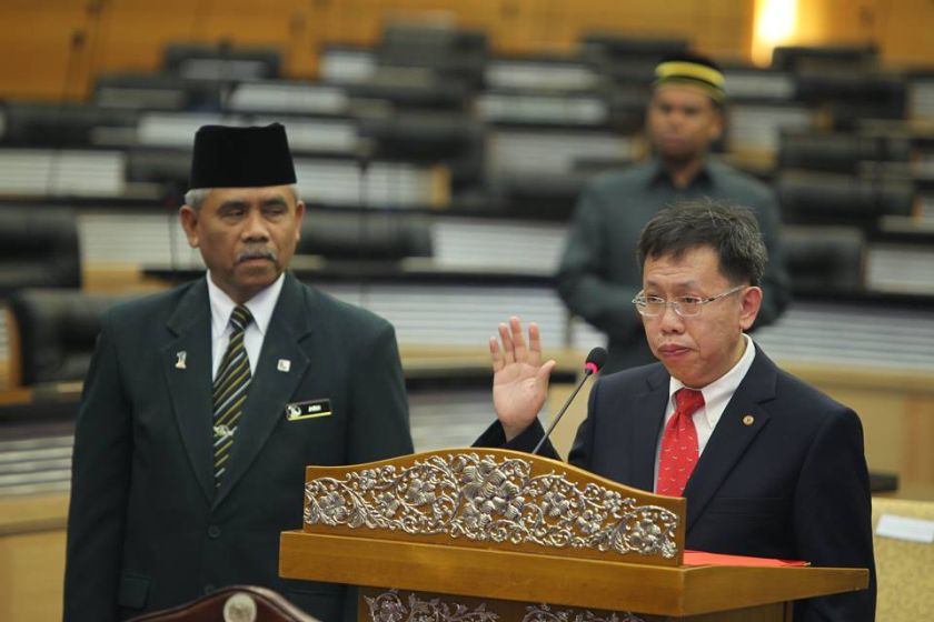 Dr Sim taking his oath as a Senator on May 26, 2014. u00e2u20acu201d Picture courtesy of SUPP.nn