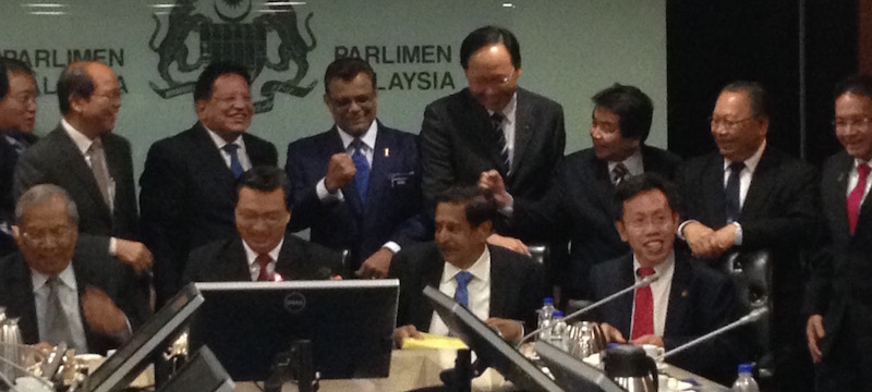 (From left, seated) Tan Sri Adenan Satem, Datuk Seri Liow Tiong Lai and Datuk Dr Sim Kui Hian. u00e2u20acu201d Picture by Melissa Chi