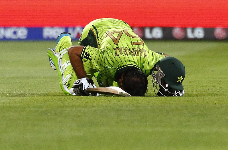 Sarfraz Ahmed celebrates reaching his century at Pakistanu00e2u20acu2122s  Cricket World Cup match against Ireland at the Adelaide Oval March 15, 2015. REUTERS/David Gray