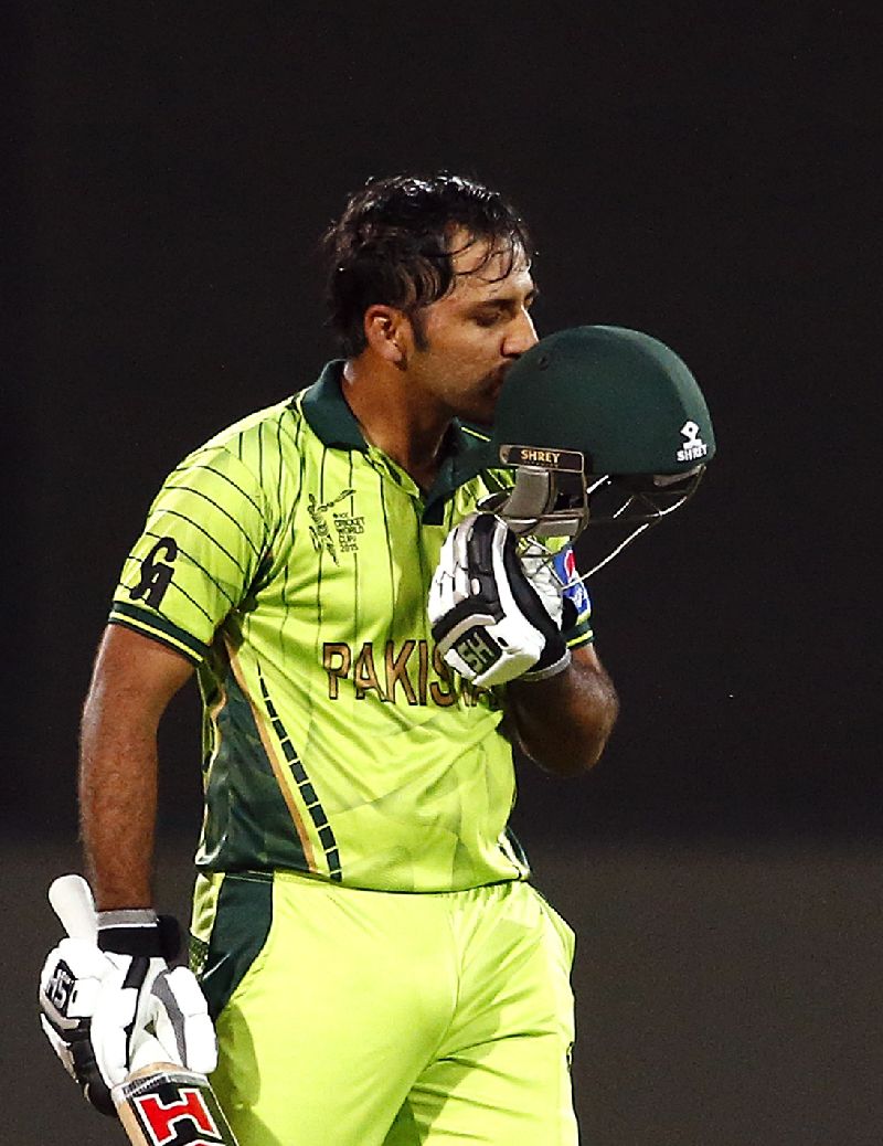 Sarfraz Ahmed kisses his helmet in gratitude.