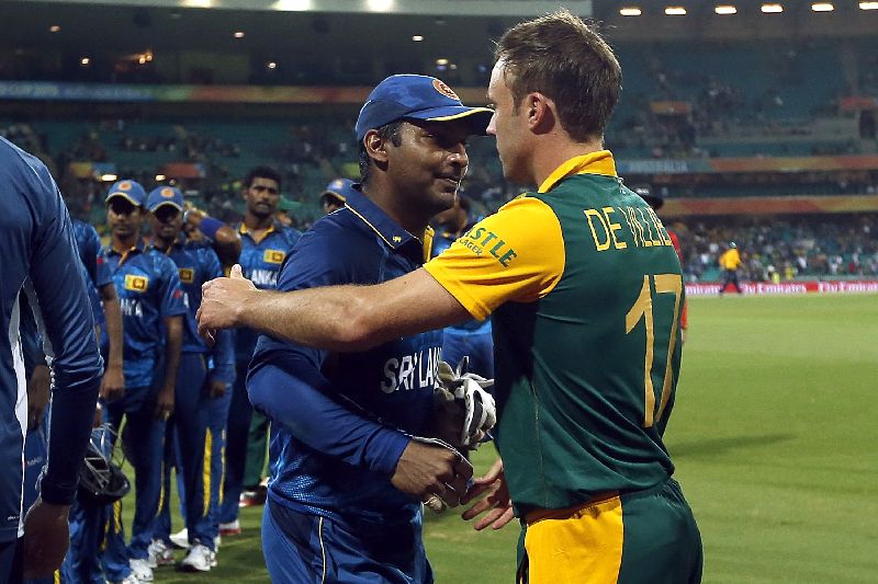 South Africau00e2u20acu2122s captain AB de Villiers (R) hugs Sri Lankau00e2u20acu2122s Kumar Sangakkara after their Cricket World Cup quarter-final match at the Sydney Cricket Ground (SCG) March 18, 2015. REUTERS/Jason Reed