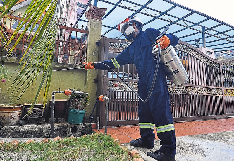 Health worker Mohammad Amiza Nor Azman carries out outdoor residual spraying in Seksyen 7, Shah Alam.  The spraying is commonly done at dengue hotspots. u00e2u20acu201d Picture by Najla Saidin