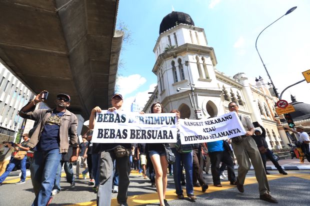 The much-anticipated #KitaLawan rally here today for the release of jailed Opposition Leader Datuk Seri Anwar Ibrahim takes place in the Kuala Lumpur city centre, March 28, 2015. u00e2u20acu201d Picture by Saw Siow Feng